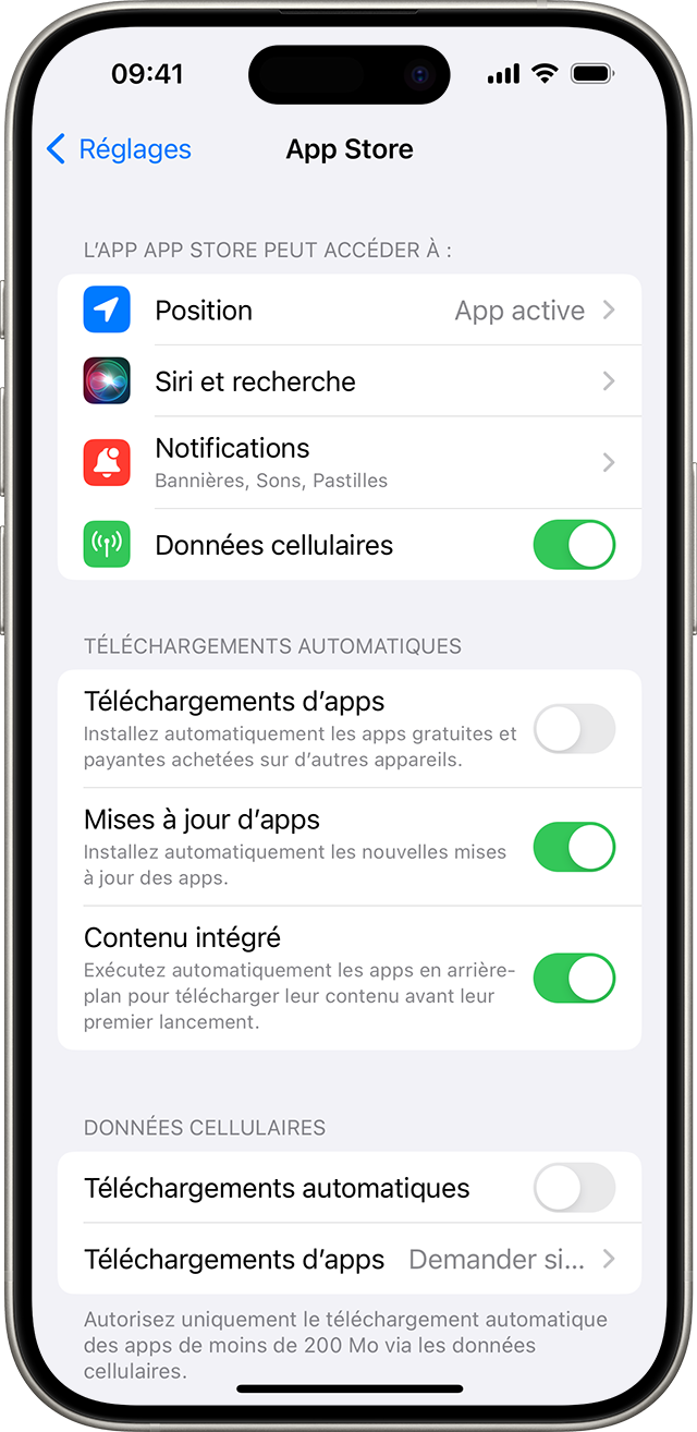 Un iPhone affichant les options de l’App Store dans Réglages, dont Mises à jour d’apps.