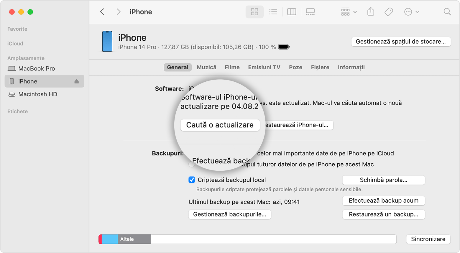 Ecran de Mac care arată cum să folosești Finder pentru a verifica spațiul de stocare de pe dispozitivul iOS