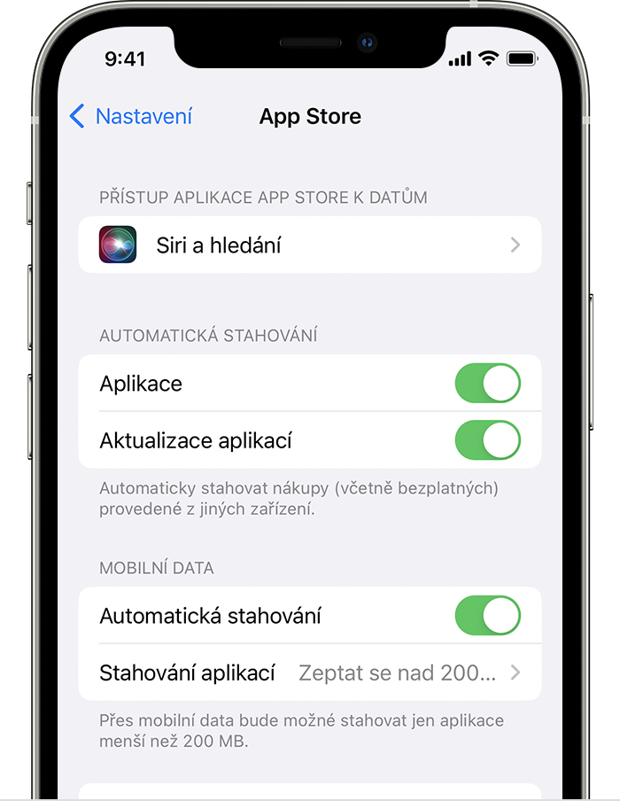 iPhone zobrazující možnosti zapnutí nebo vypnutí automatických aktualizací v Nastavení.