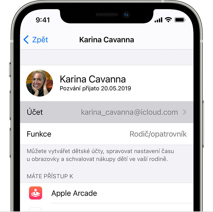 iPhone zobrazující Apple ID použité při sdílení obsahu