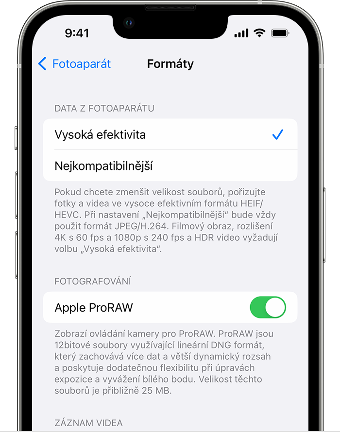 Zapnutí záznamu do formátu Apple ProRAW na iPhonu pomocí Nastavení > Fotoaparát > Formáty.