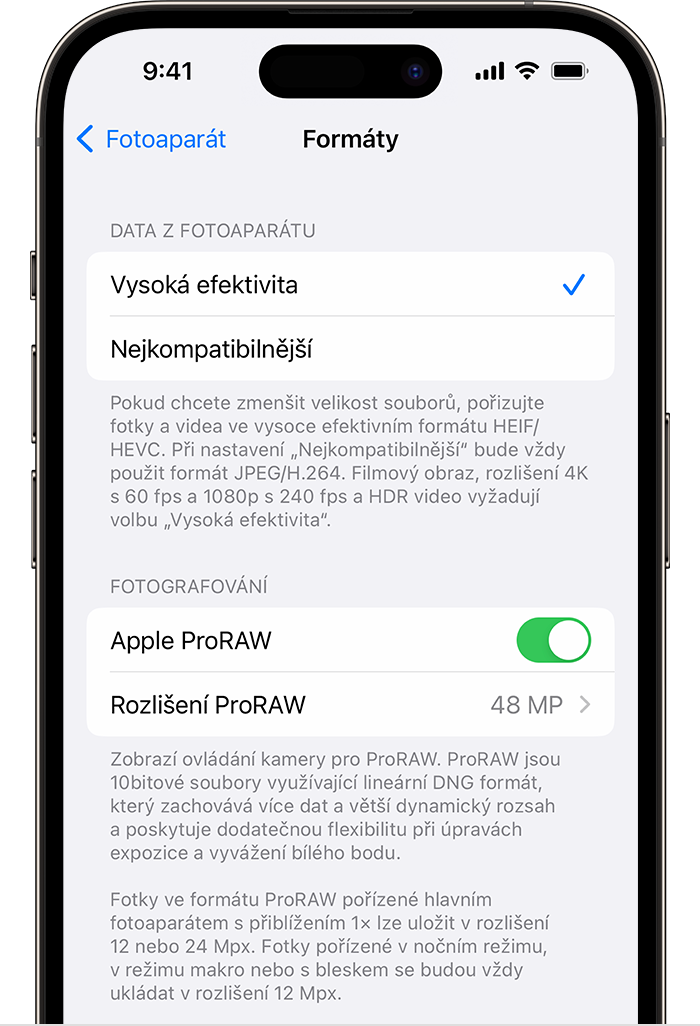 Na modelech iPhonu 14 Pro jsou v Nastavení dvě možnosti rozlišení ProRAW.