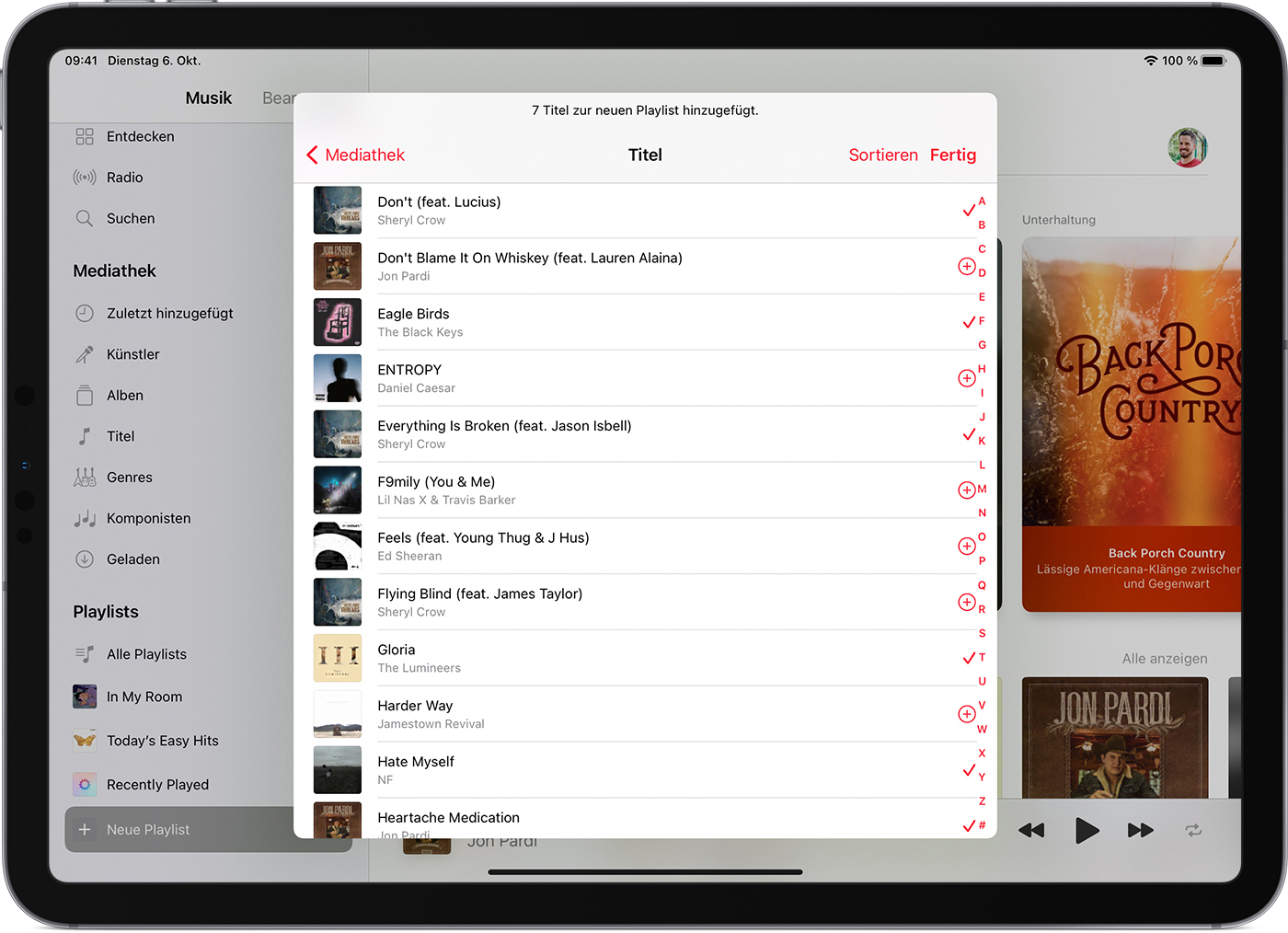 Das iPad zeigt 7 Titel an, die einer neuen Playlist hinzugefügt wurden
