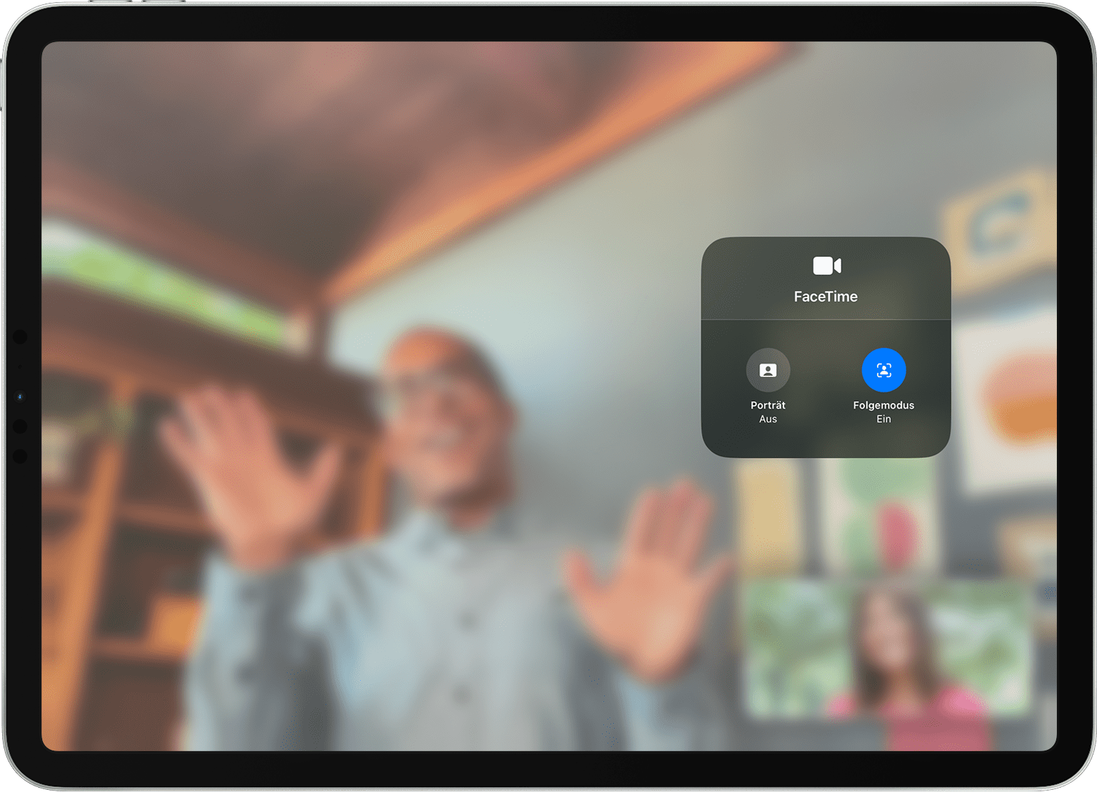iPad-Display, auf dem ein FaceTime-Anruf mit Optionen für "Videoeffekte" angezeigt wird.