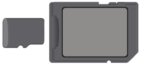 Vista superior de um cartão microSD e de um adaptador de cartões microSD