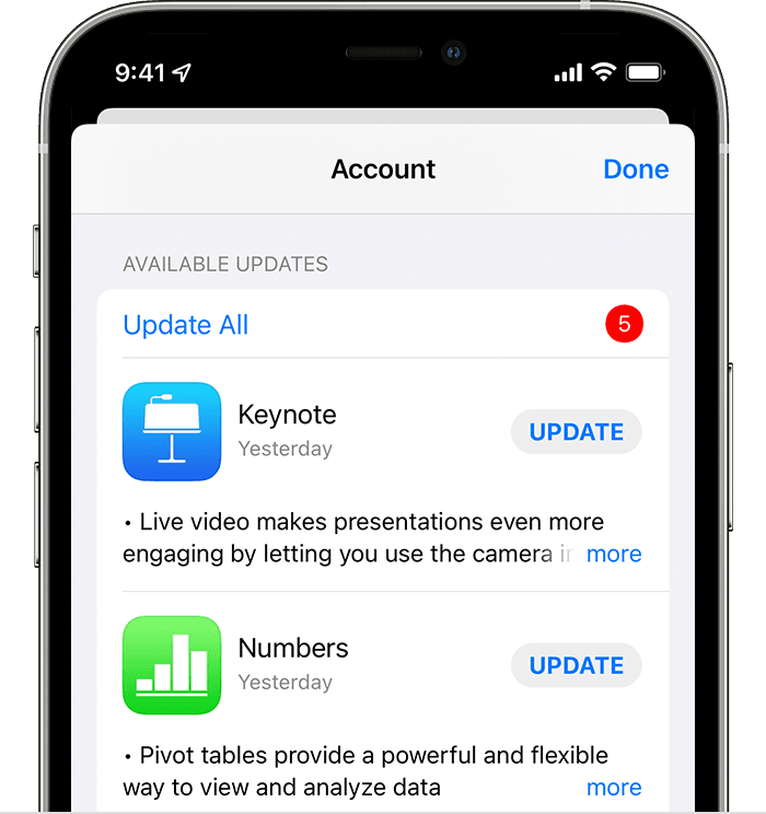 iPhone présentant la liste des mises à jour disponibles pour cinq apps différentes