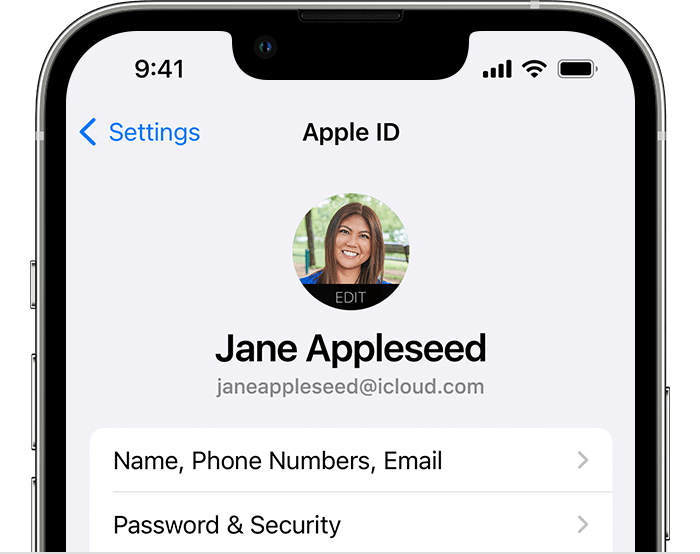 En el iPhone, toca tu nombre para ver la dirección de correo electrónico de tu Apple ID