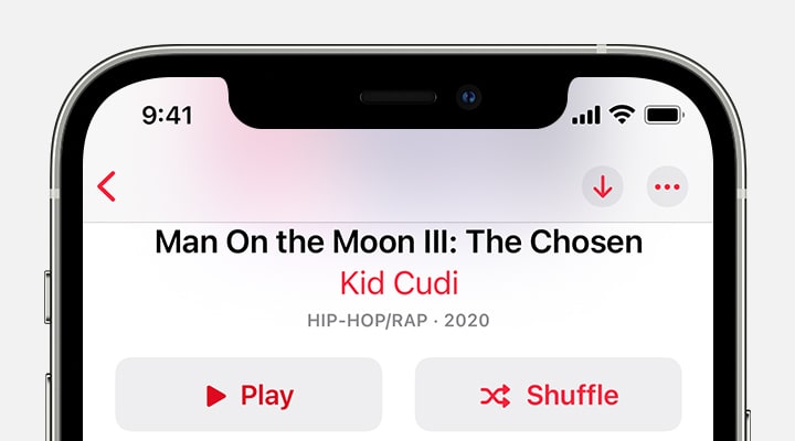Naprava iPhone s prikazom gumba »Shuffle« (Naključno predvajanje) pri vrhu albuma.