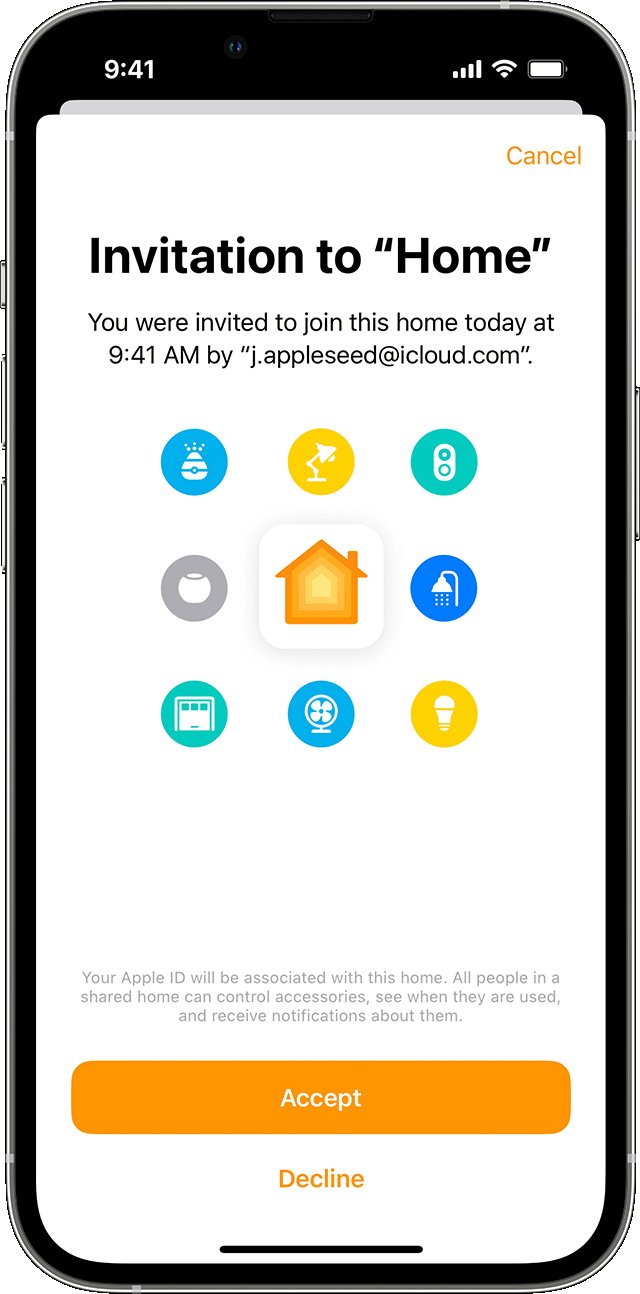 iPhone con una invitación de casa en la app Casa