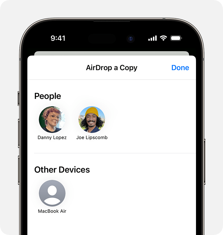 Ein iPhone mit dem Bildschirm „Kopie über AirDrop teilen“ mit Personen und Geräten, die du auswählen kannst.