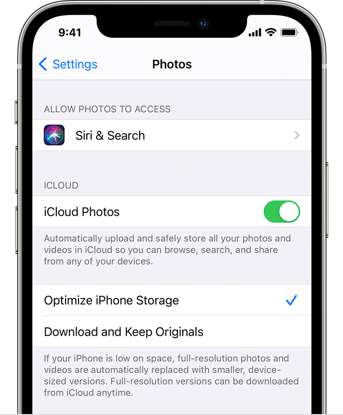 iPhone, на экране которого отображаются настройки приложения «Фото» с включенной функцией «Фото iCloud» и выбранной функцией «Оптимизация хранилища iPhone»
