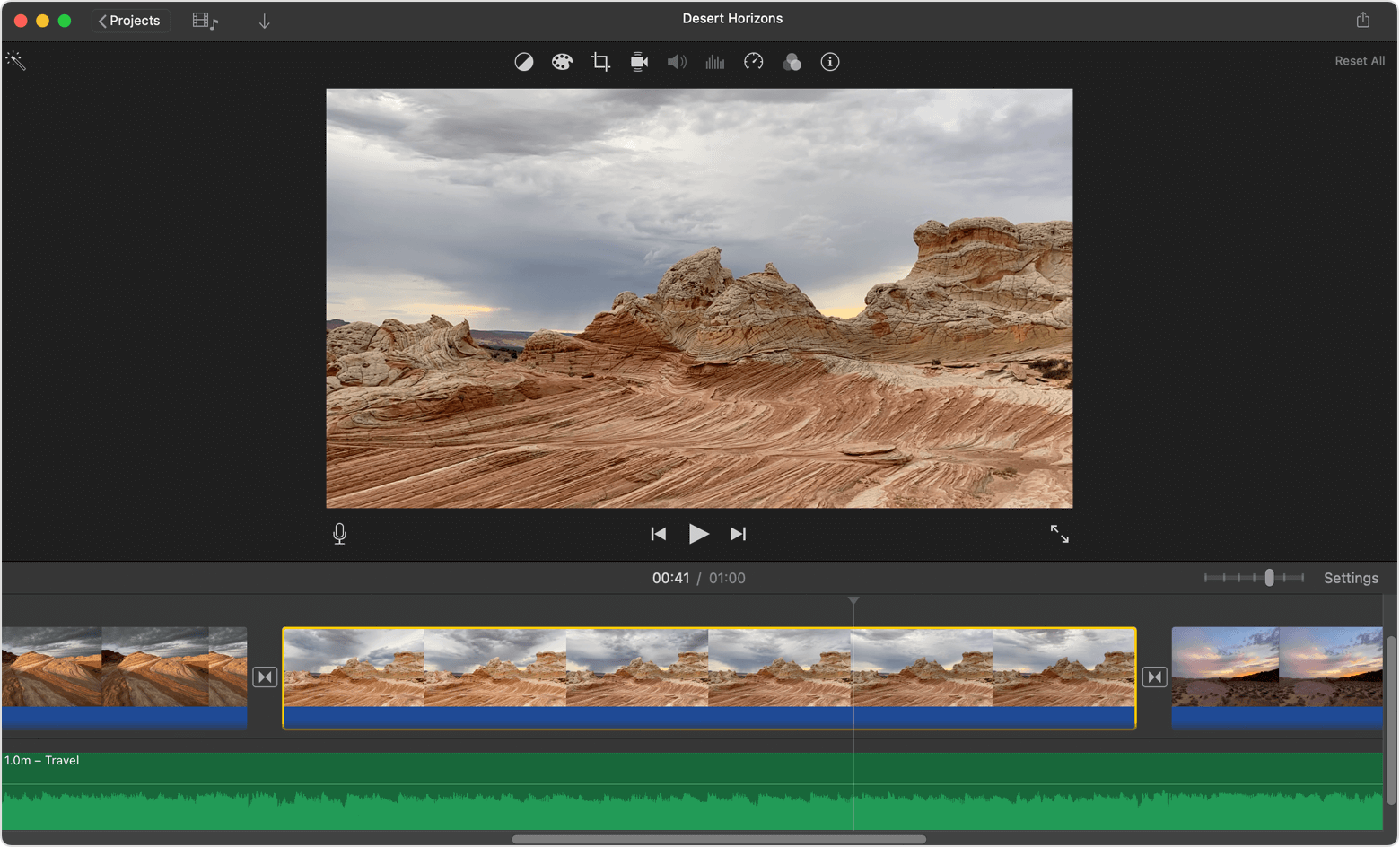 פרויקט פתוח של iMovie ב-Mac עם קטע וידאו שנבחר בציר הזמן