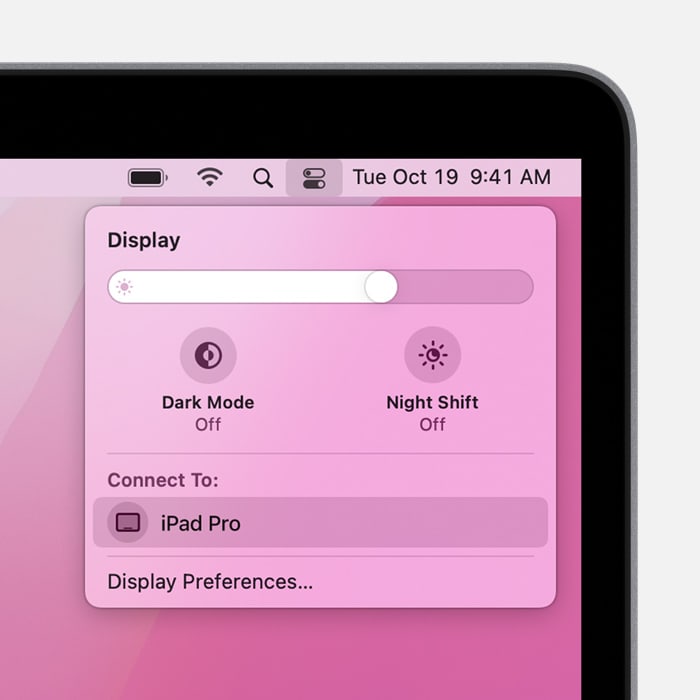 A macOS Vezérlőközpontja, amelyben a megjelenítési lehetőségeknél a Kapcsolódás: iPad lehetőség van kiválasztva