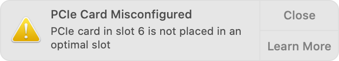 Notification de macOS indiquant une erreur de configuration des cartes PCIe et précisant que la carte PCIe de l’emplacement 6 n’est pas au meilleur endroit, avec les boutons Fermer et En savoir plus.