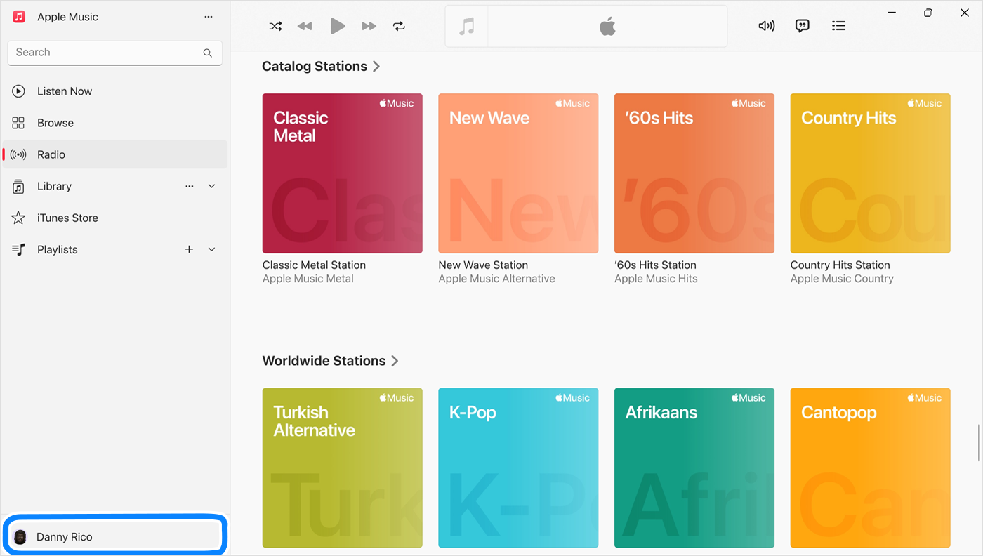 Η εφαρμογή Apple Music για Windows με ένα όνομα χρήστη επιλεγμένο στο κάτω μέρος της πλαϊνής στήλης.