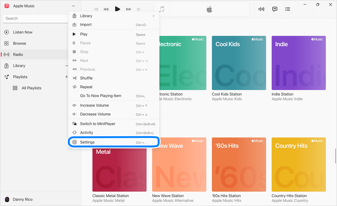 App Apple Music pour Windows présentant les réglages dans le menu qui apparaît lorsque vous cliquez sur le bouton des actions de la barre latérale