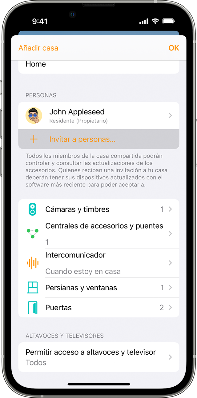 iPhone con la app Casa que muestra la opción Invitar a personas en Ajustes de la casa