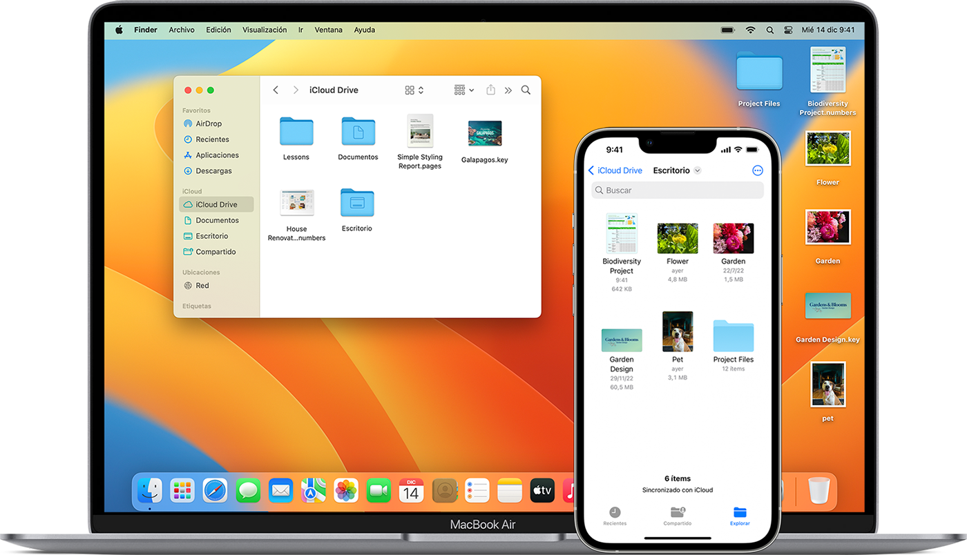 Imagen de un MacBook Air con iCloud Drive abierto que muestra las carpetas Escritorio y Documentos, y un iPhone con la carpeta Escritorio abierta.