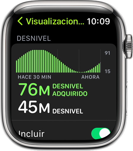 Un Apple Watch en el que se muestra la métrica Desnivel durante una carrera.