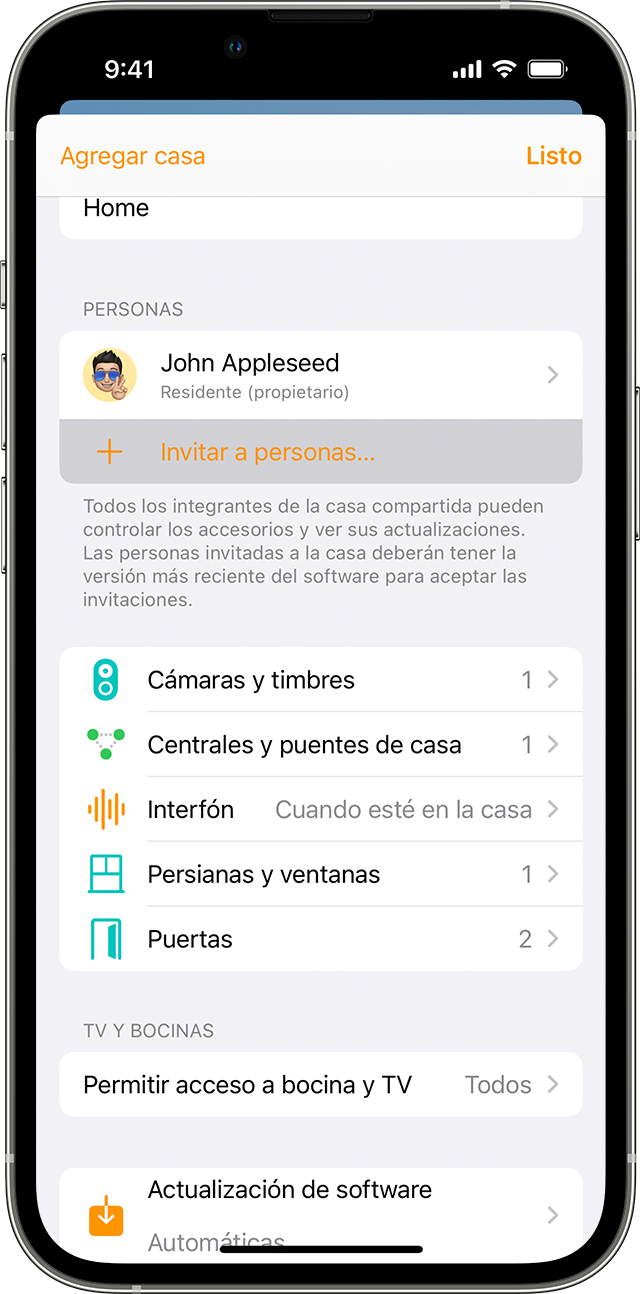 iPhone con la app Casa donde se muestra la opción Invitar a personas en Configuración de la casa