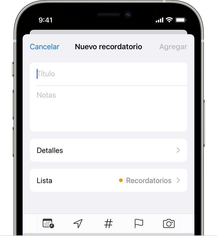 Un iPhone en el que se muestra la pantalla Nuevo recordatorio, donde se puede agregar un título, notas y otros detalles para crear un recordatorio.
