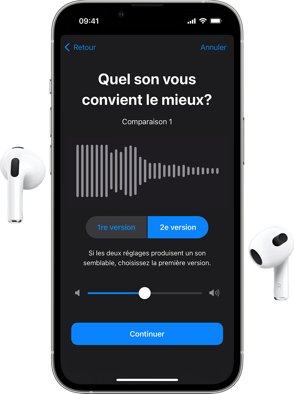 Paire d’AirPods et iPhone affichant l’écran de configuration audio personnalisée qui invite l’utilisateur à sélectionner l’extrait audio le plus clair.