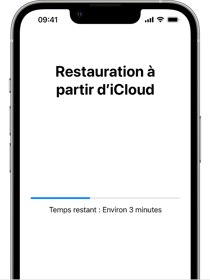 Un iPhone affichant l’écran Restaurer à partir d’iCloud avec une barre de progression. Il est indiqué que le temps restant est d’environ 20 minutes.