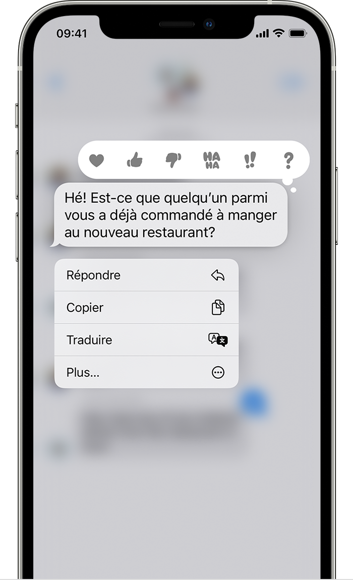iPhone affichant le menu de réponse intégré obtenu après un toucher prolongé sur une bulle de message.