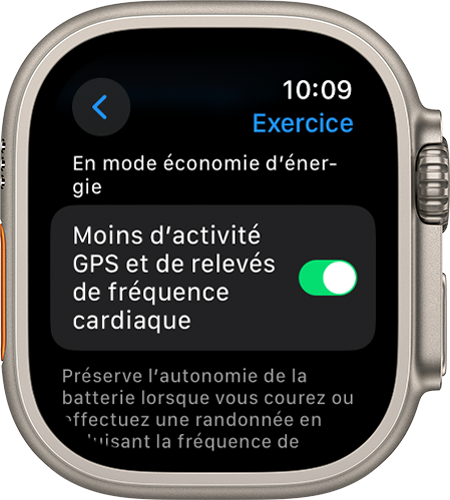 Écran des réglages de l’app Exercice sur l’Apple Watch affichant le réglage Moins d’activité GPS et de relevés de fréquence cardiaque