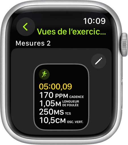 Une Apple Watch qui affiche les mesures de la forme de course pendant une séance de course à pied.