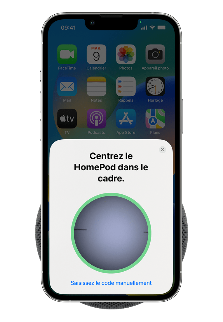 Centrer le HomePod dans le cadre apparaît sur l’écran de l’iPhone avec le haut du HomePod mini centré dans le cadre