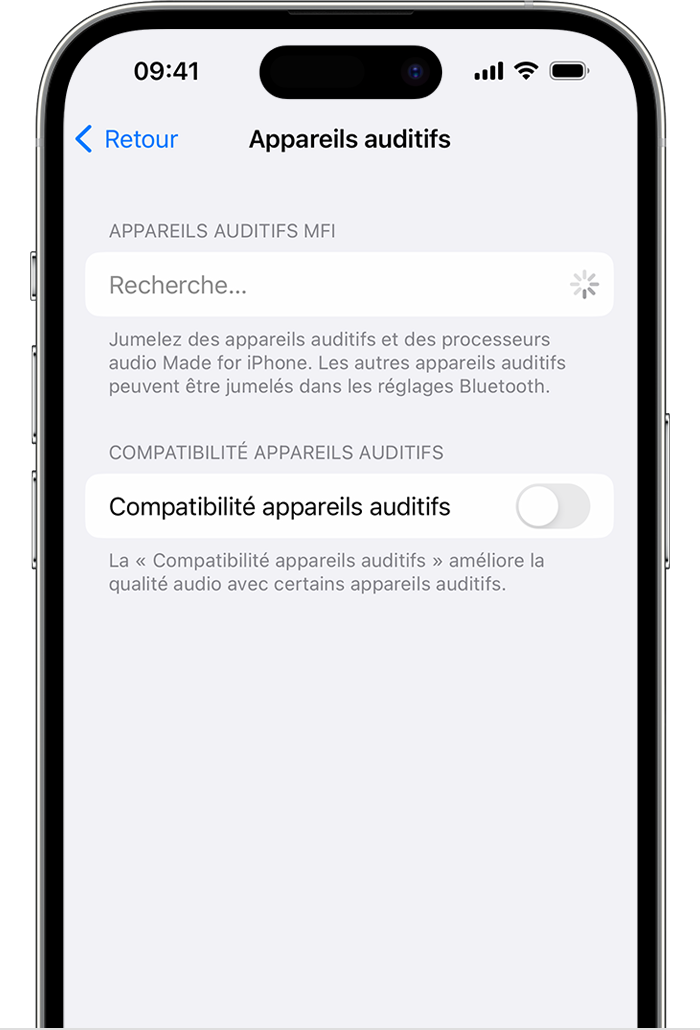 Un iPhone affichant le menu relatif aux Appareils auditifs. Lorsque votre appareil Apple recherche votre appareil auditif, vous verrez apparaître un champ de recherche grisé ainsi qu’un indicateur de progression sous Appareils auditifs MFI. 