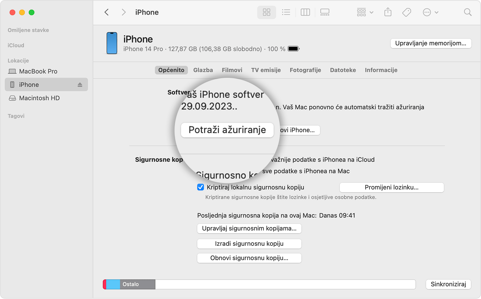 Na zaslonu Mac računala prikazuje se kako uz pomoć značajke Finder provjeriti memoriju iOS uređaja
