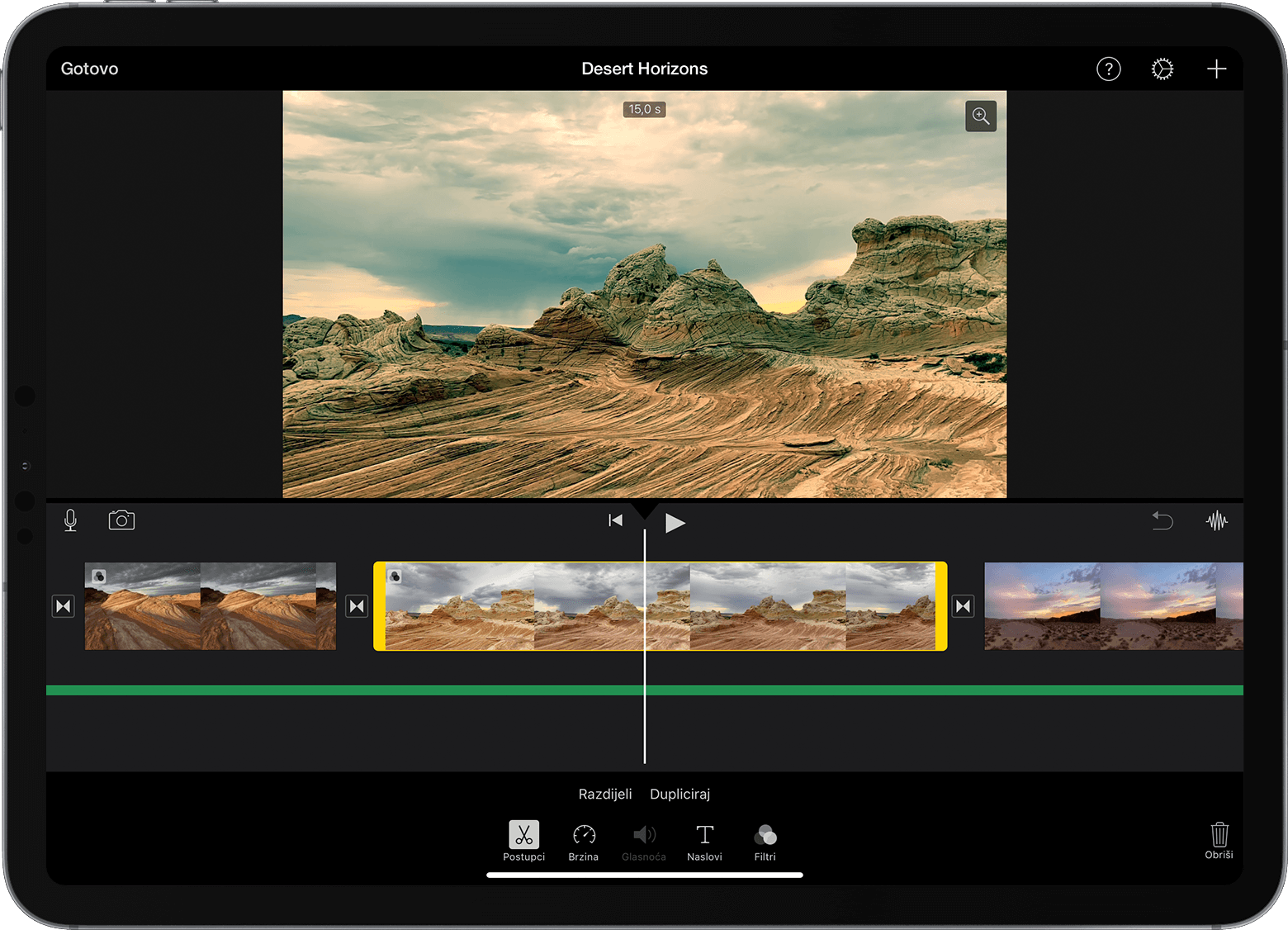 Projekt u aplikaciji iMovie na iPad uređaju otvoren s videoisječkom odabranim na vremenskoj liniji