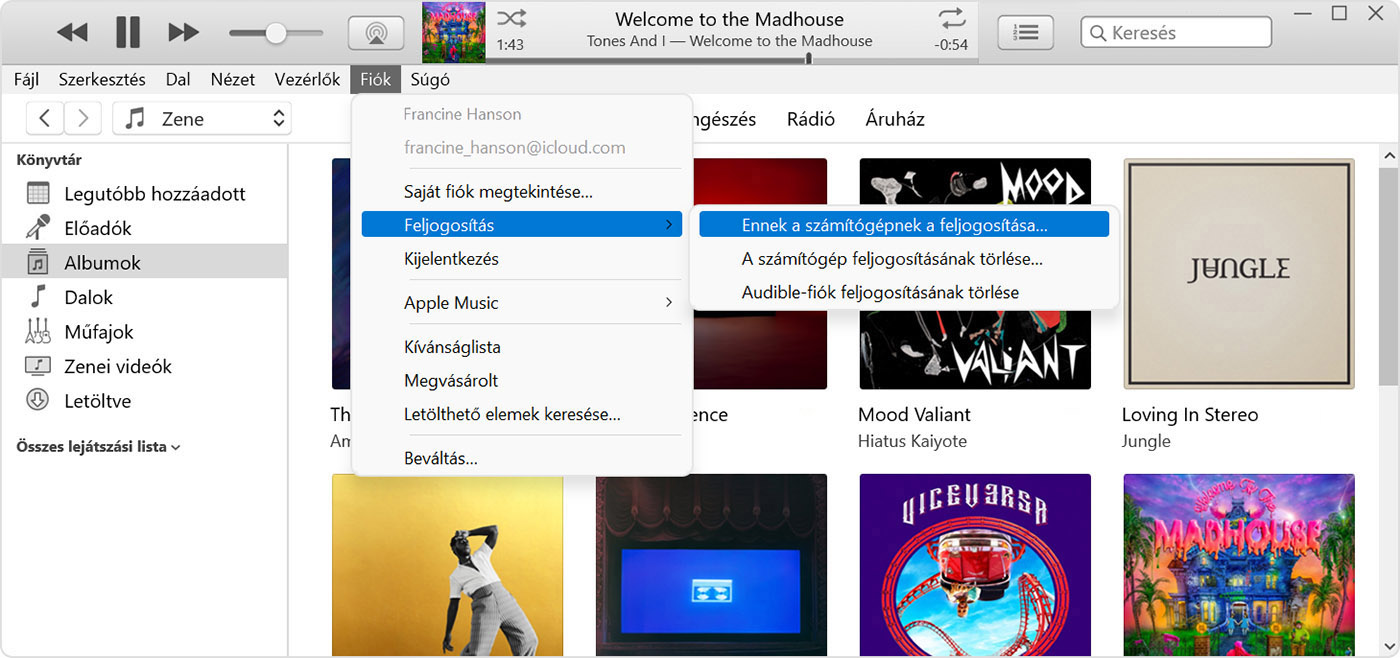 A Fiók, a Feljogosítás és az Ennek a számítógépnek a feljogosítása menüpont az iTunes alkalmazásban. 