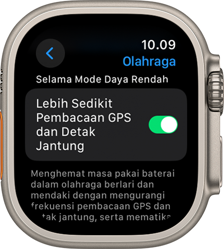 Layar pengaturan olahraga di Apple Watch menampilkan pengaturan Lebih Sedikit Pembacaan GPS dan Detak Jantung