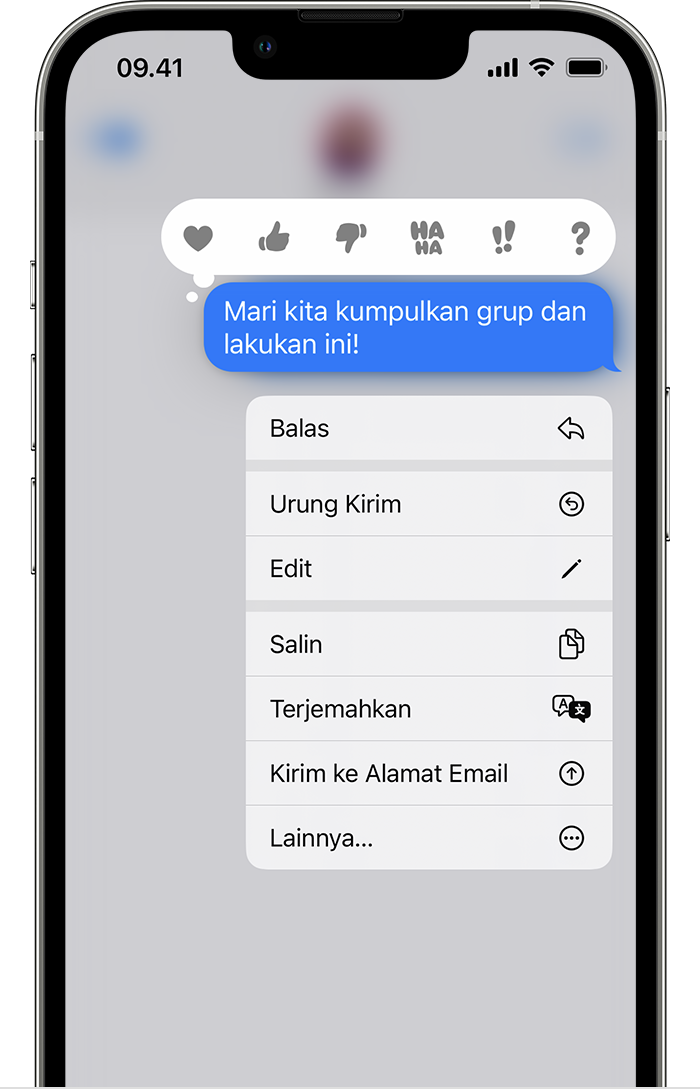 Pilihan yang muncul saat Anda menyentuh dan menahan pesan dalam percakapan Pesan termasuk Edit dan Urung Kirim di iOS 16. 