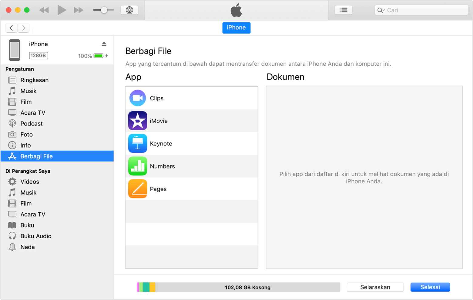 Jendela iTunes dengan iPhone tersambung dan Berbagi File dipilih dari daftar.