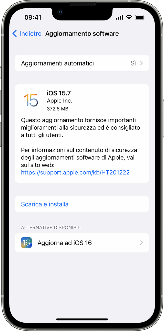 L'app Impostazioni su iPhone che mostra le opzioni per l'aggiornamento a iOS 15.7 o iOS 16.