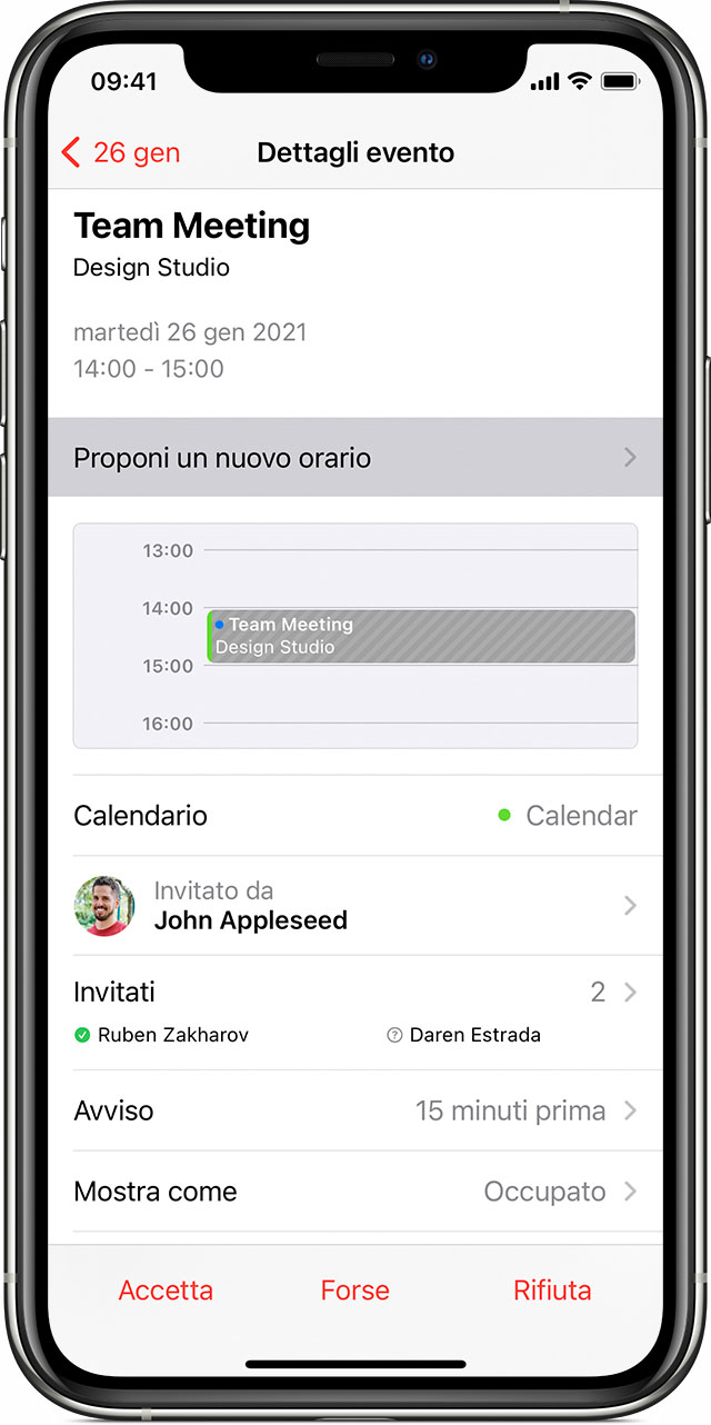 App Calendario su iPhone che mostra un invito a un evento con il pulsante Proponi un nuovo orario.