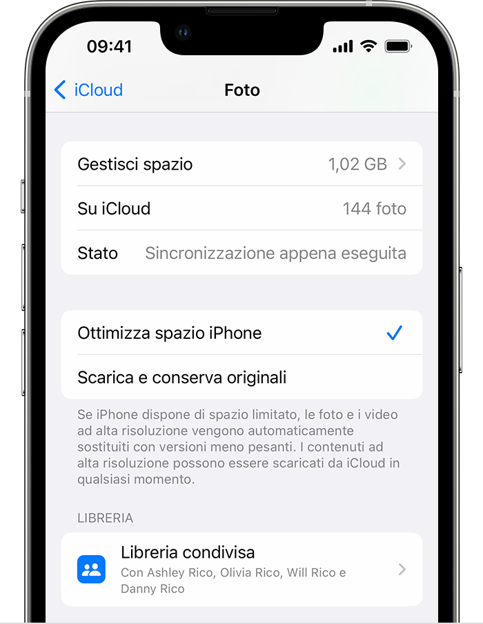 Un iPhone che mostra le impostazioni di Foto di iCloud, comprese le opzioni per ottimizzare lo spazio su iPhone o per scaricare e conservare le versioni originali