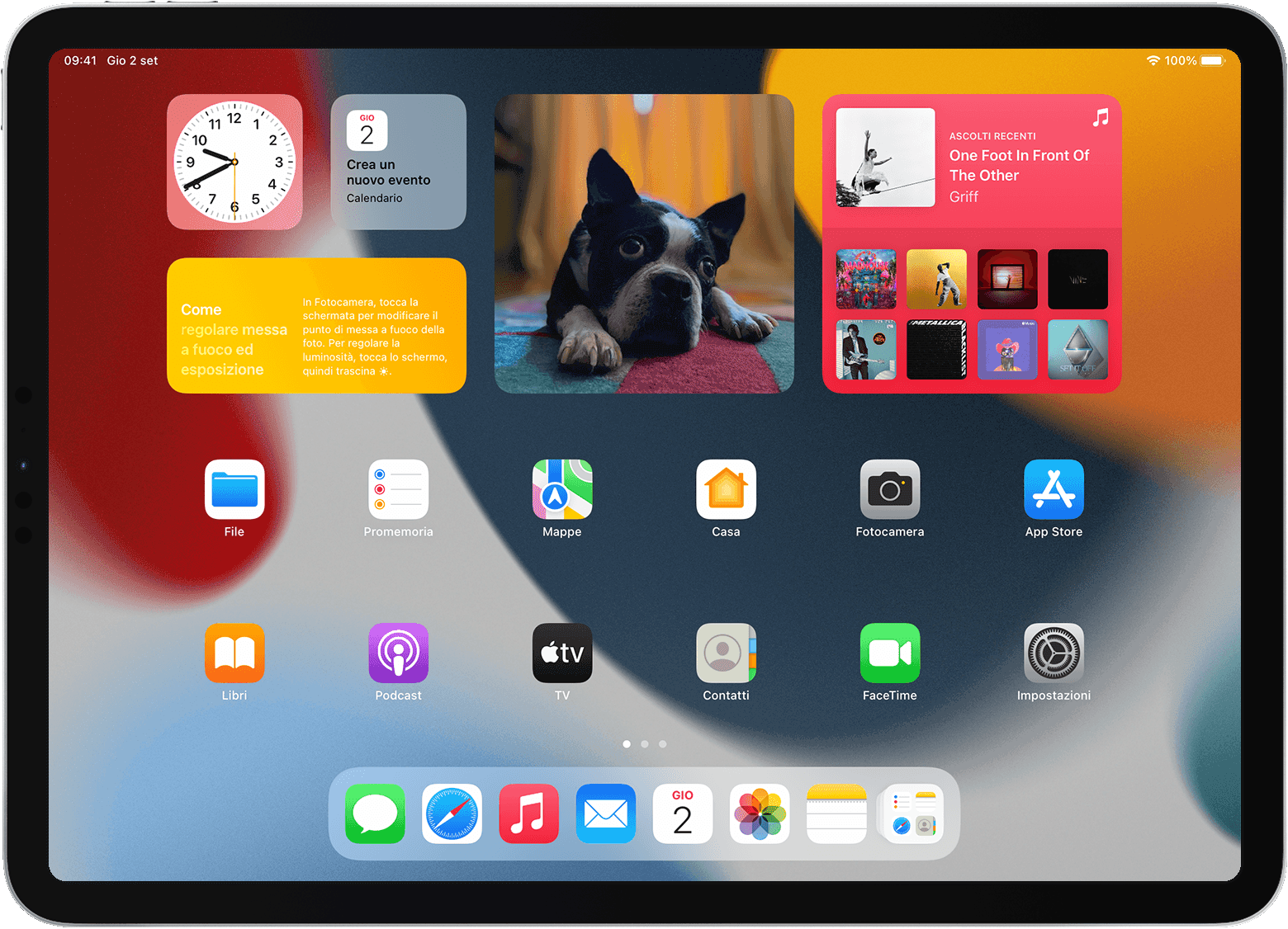 Schermata Home di iPad che mostra widget e app