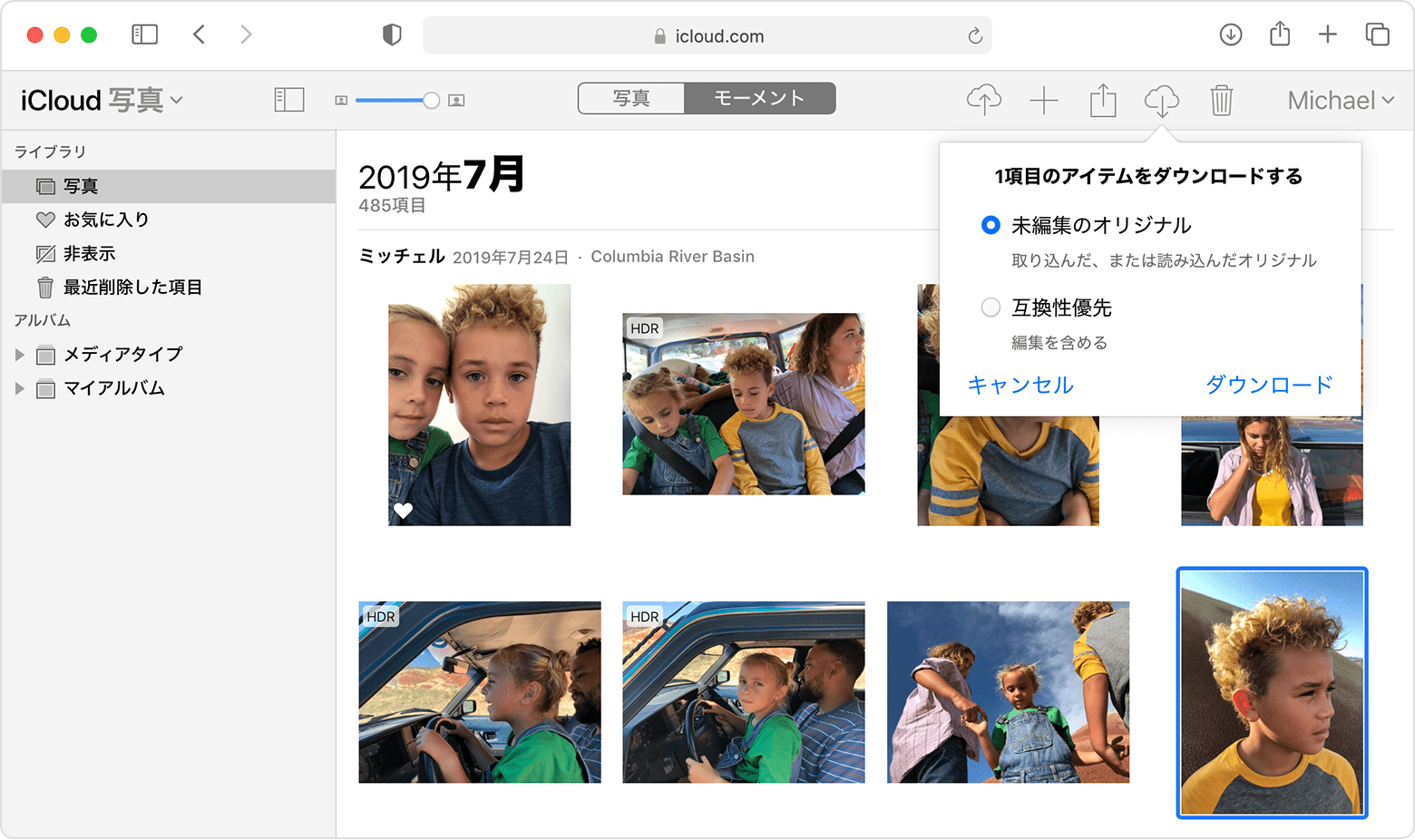 Safari のブラウザウインドウで iCloud 写真のダウンロードオプションが表示されているところ