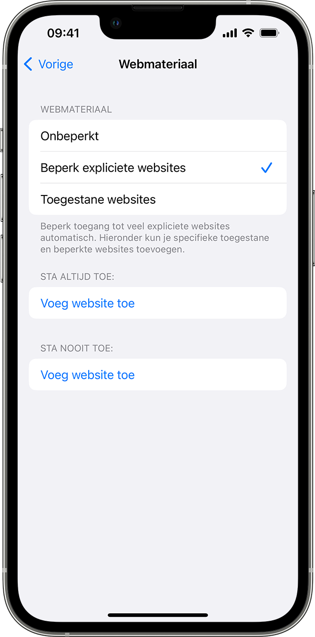 Een iPhone met het scherm 'Webmateriaal'. Onder 'Webmateriaal' is de optie 'Beperk expliciete websites' geselecteerd met een vinkje ernaast.