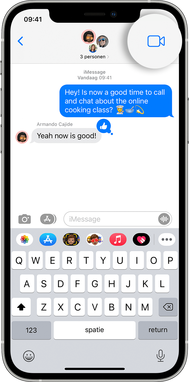 Op een iPhone is te zien hoe je een FaceTime-groepsgesprek start vanuit de Berichten-app