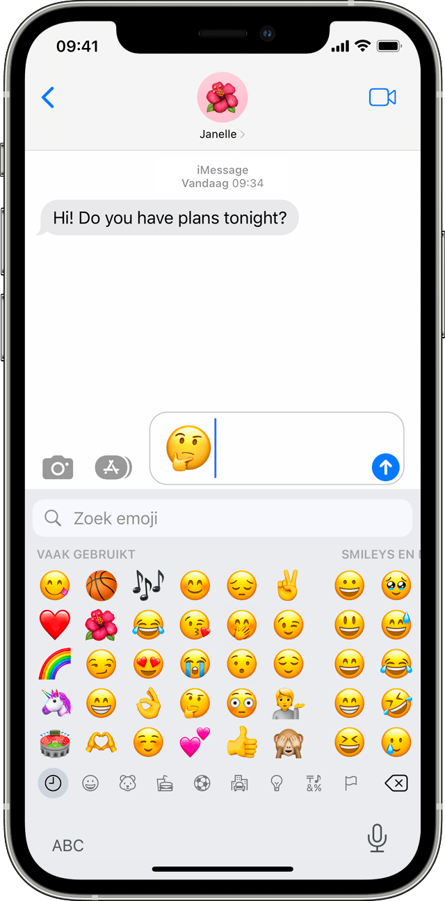 Een iPhone-scherm met een Berichten-gesprek met een emoji van een denkend gezicht in het tekstveld.