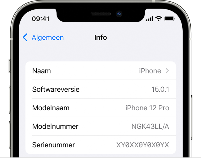 iPhone met het scherm 'Info' waarop onder de naam van het apparaat de softwareversie te zien is.