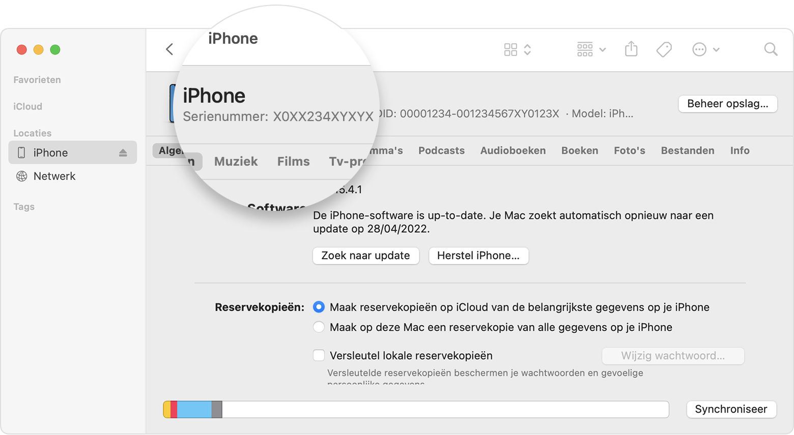 Schermafbeelding van het Finder-venster met het serienummer van de iPhone