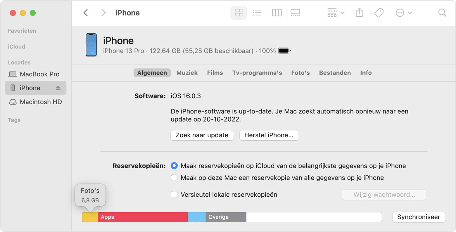 Mac-scherm waarop wordt weergegeven hoe je de Finder kunt gebruiken om de opslagruimte van je iOS-apparaat te controleren
