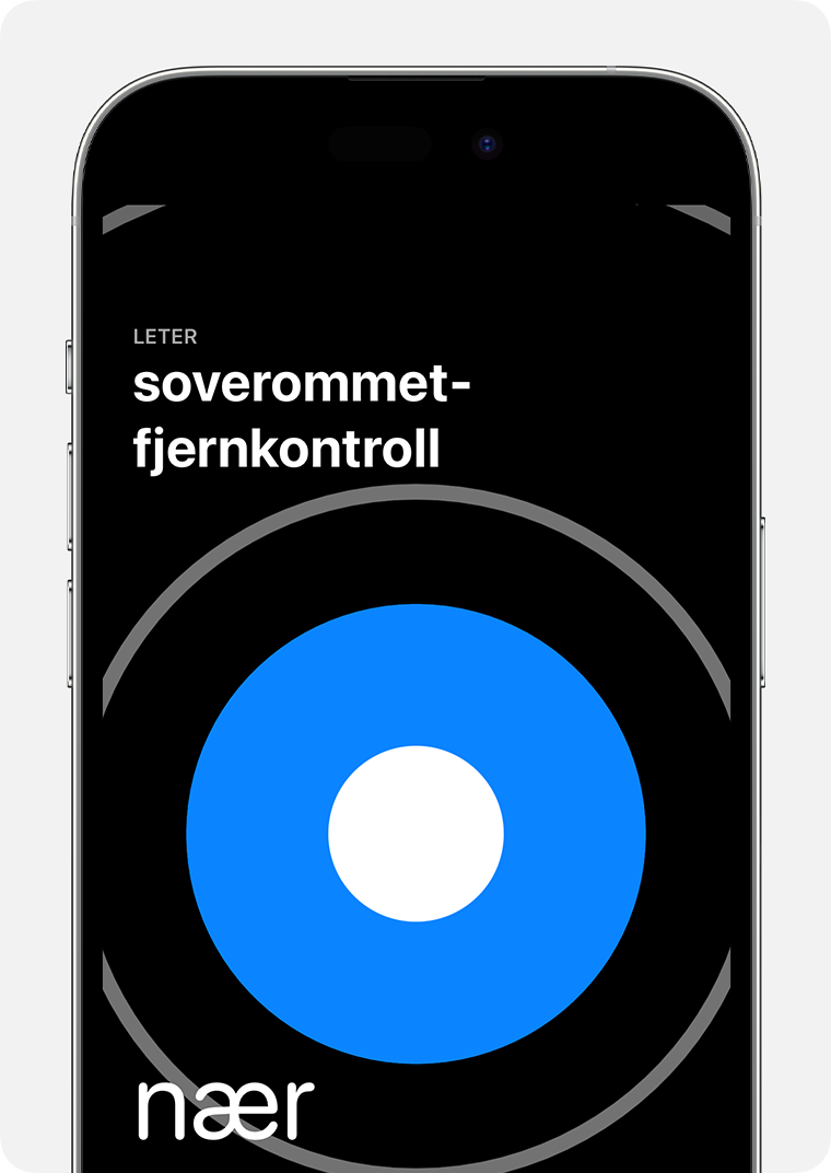 En stor blå sirkel vises på en iPhone-skjerm med ordet nær